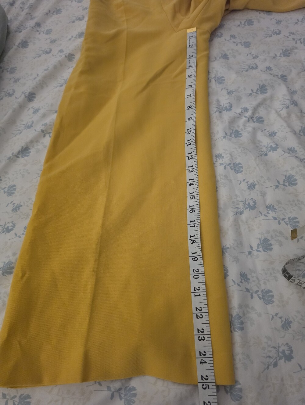 Zara High-Waist Wide-Leg Cropped Pants - Yellow - Picture 6 of 6
